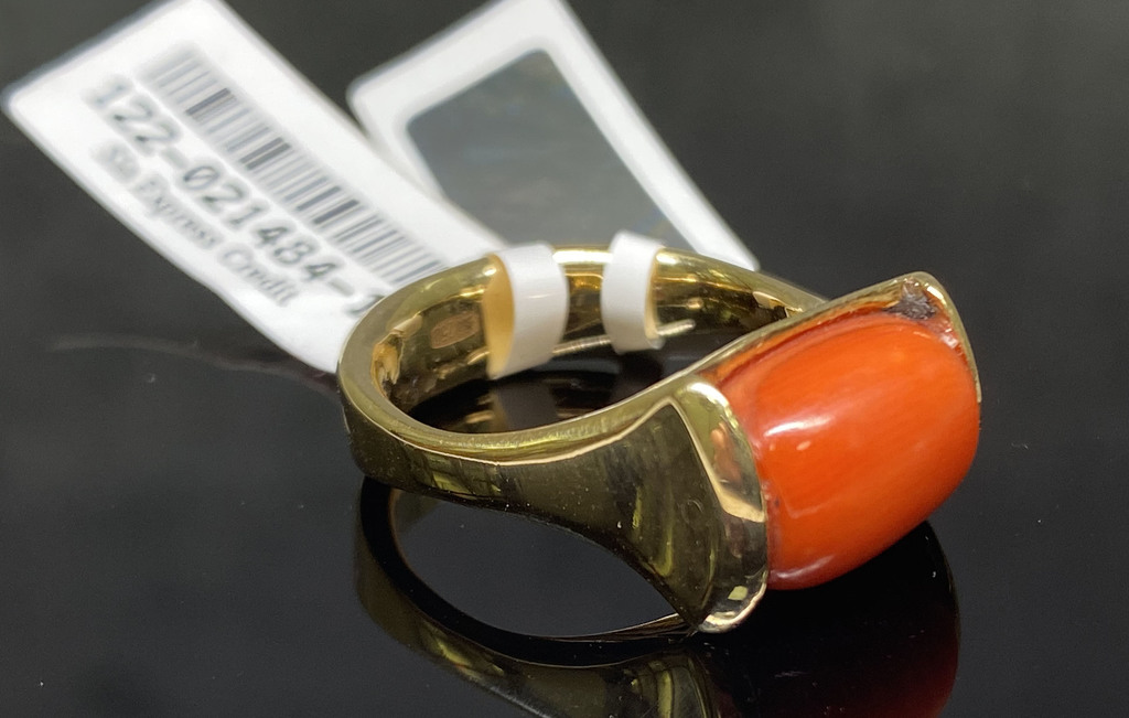 Gold ring with coral