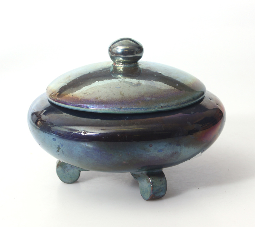 Ceramic box/chest with lid