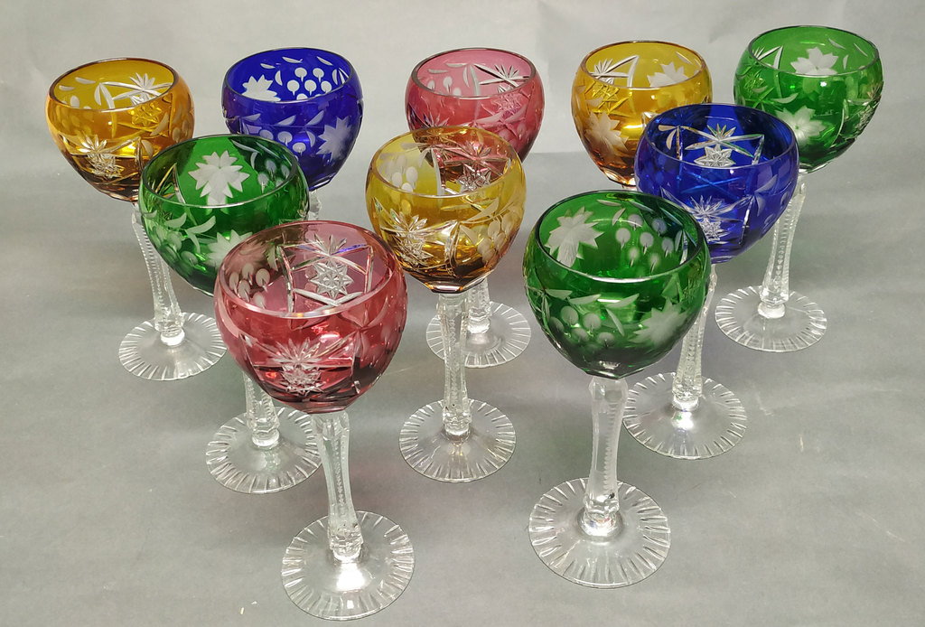 10 krāsainā stikla glāzes