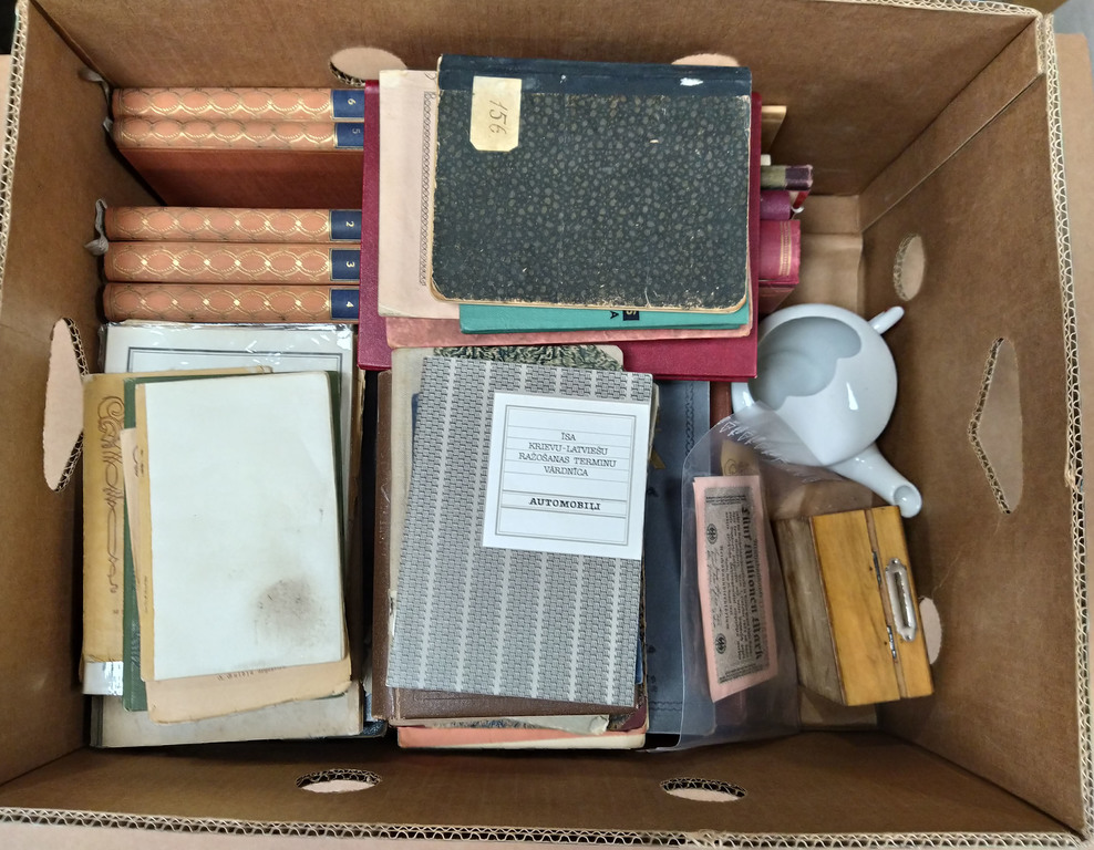 Box with 36 books, 2 paper money, a porcelain can and a wooden box