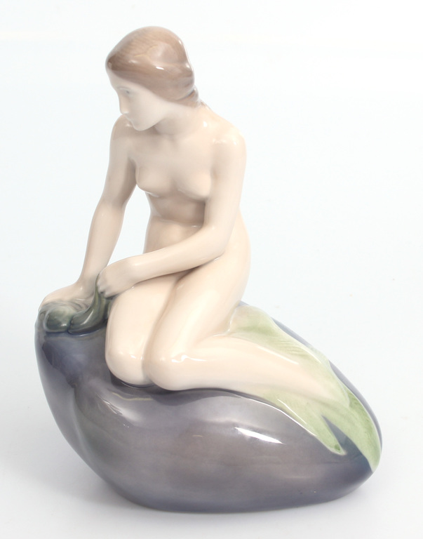 Porcelain figurine 