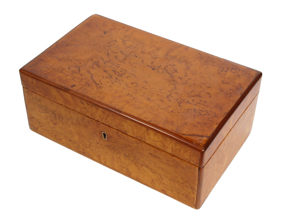 Box from Karelian birsh