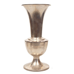 Серебрянная ваза с гравировкой