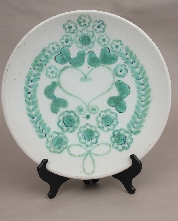 Декоративная керамиеская тарелка