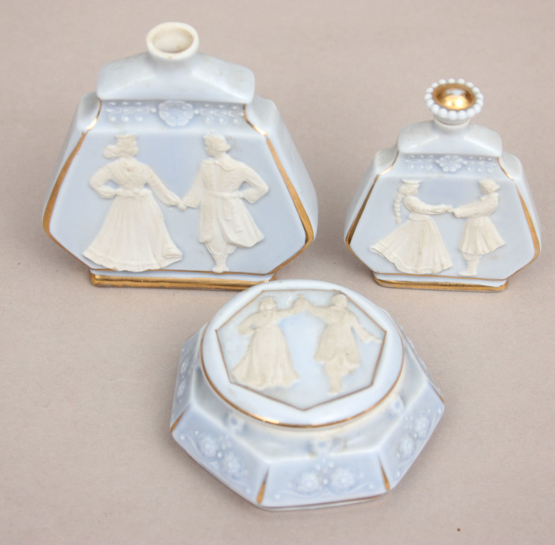 Porcelain perfume set - perfume bottles 2 pcs., Chest