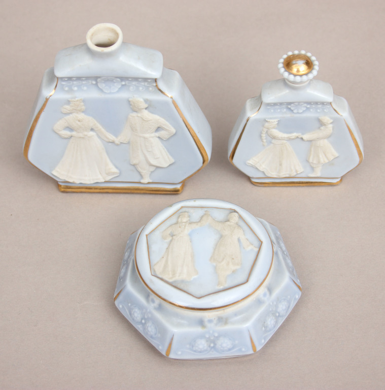 Porcelain perfume set - perfume bottles 2 pcs., Chest