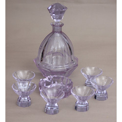 Crystal glass decanter with six glasses and ashtray (glass changes color)