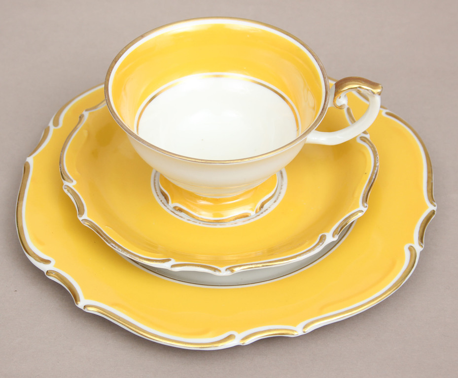 Porcelain cup with 2 saucers