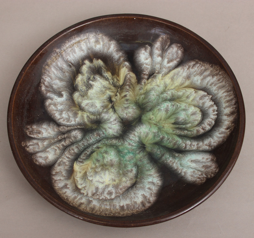 Ceramic plate with painting