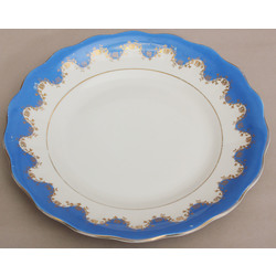 Фарфоровая тарелка с позолотой
