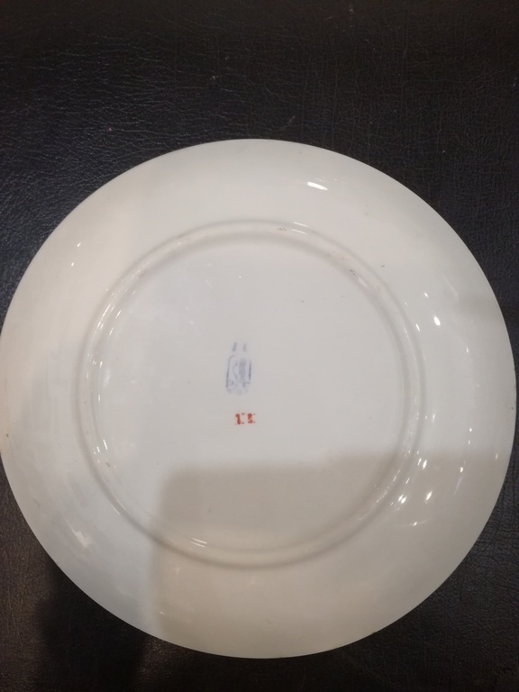 Porcelain plate with deer