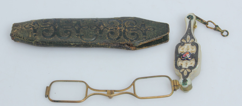 Glasses with enamel in the original case
