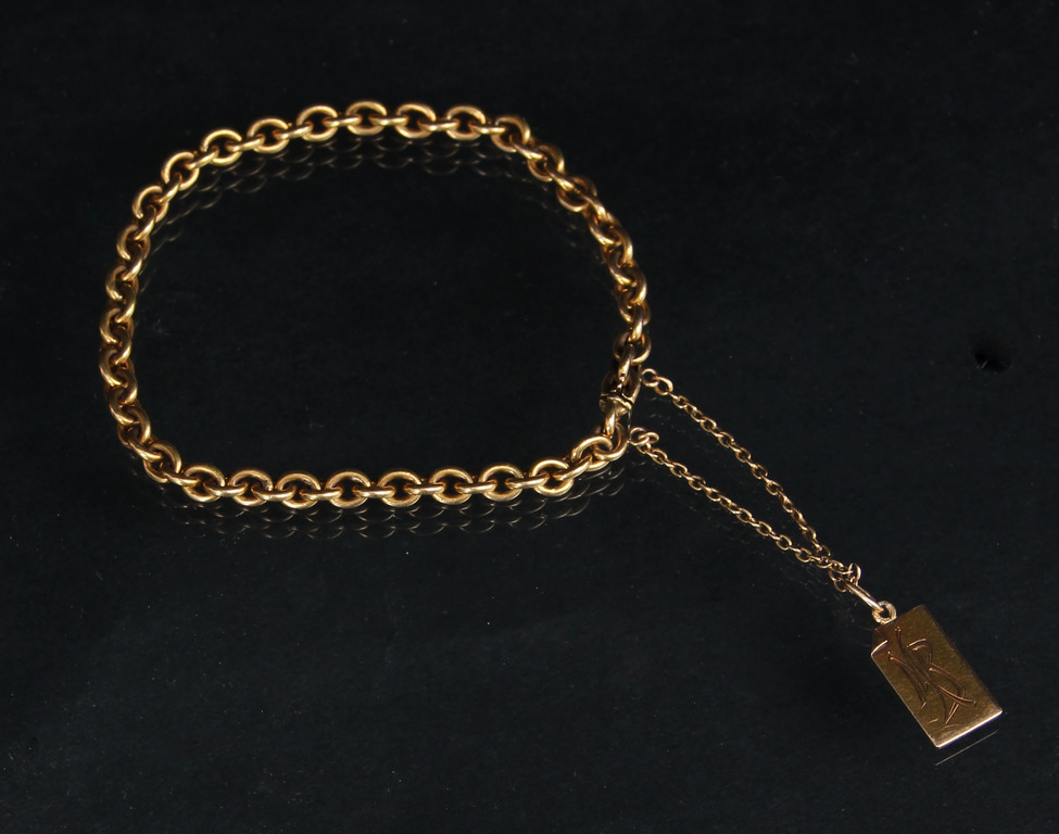 Gold bracelet with pendant