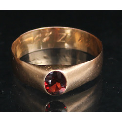 Gold ring with ruby