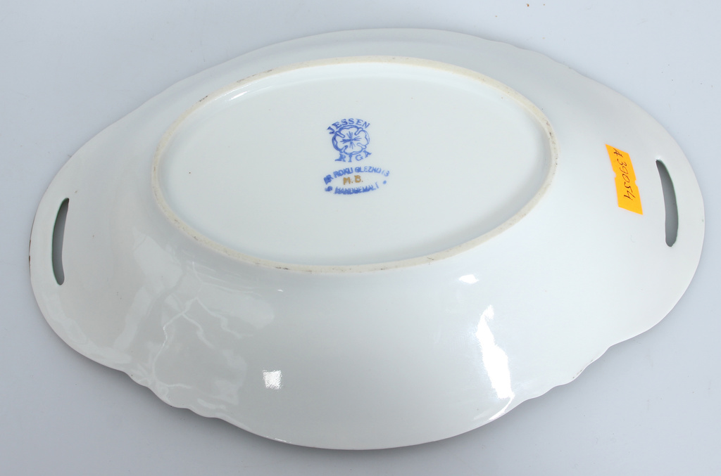 Porcelain plate with gilding