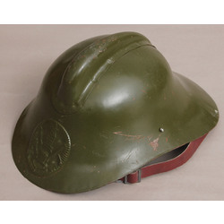 Металлический пожарный шлем