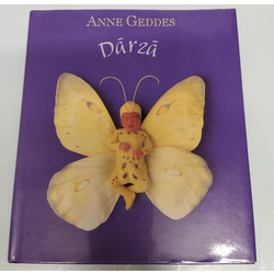 Anne Geddes, Dārzā