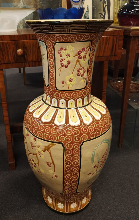 Porcelain vase with painting
