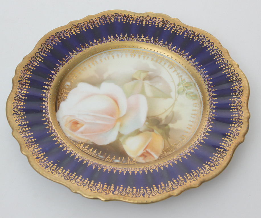 Decorative porcelain plate 