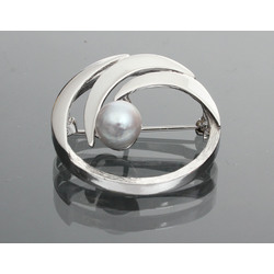 Art Nouveau silver brooch with natural pearl