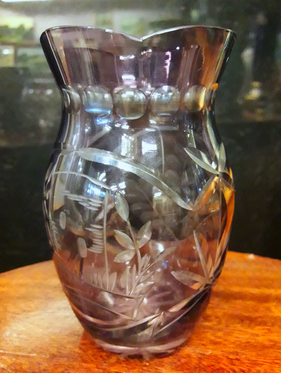 Stikla vāze ar gravējumu 