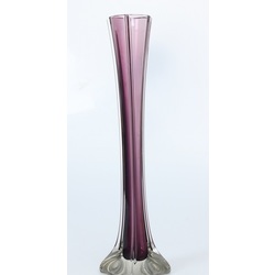 Фиолетовая стеклянная ваза