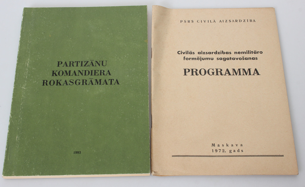 2 books - Partizānu komandiera rokasgrāmata, Civilās aizsardzības nemilitāro formējumu sagatavošanas programma