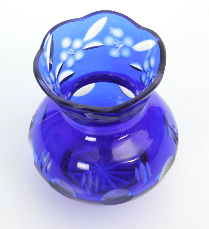 Neliela zilā stikla vāzīte