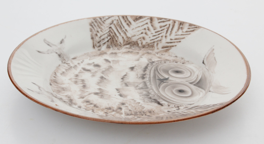 Dekoratīvais porcelāna šķīvis 