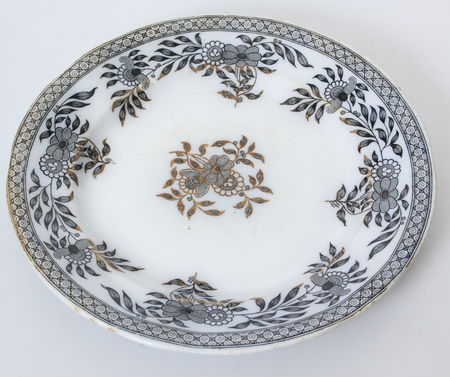 Porcelain plate