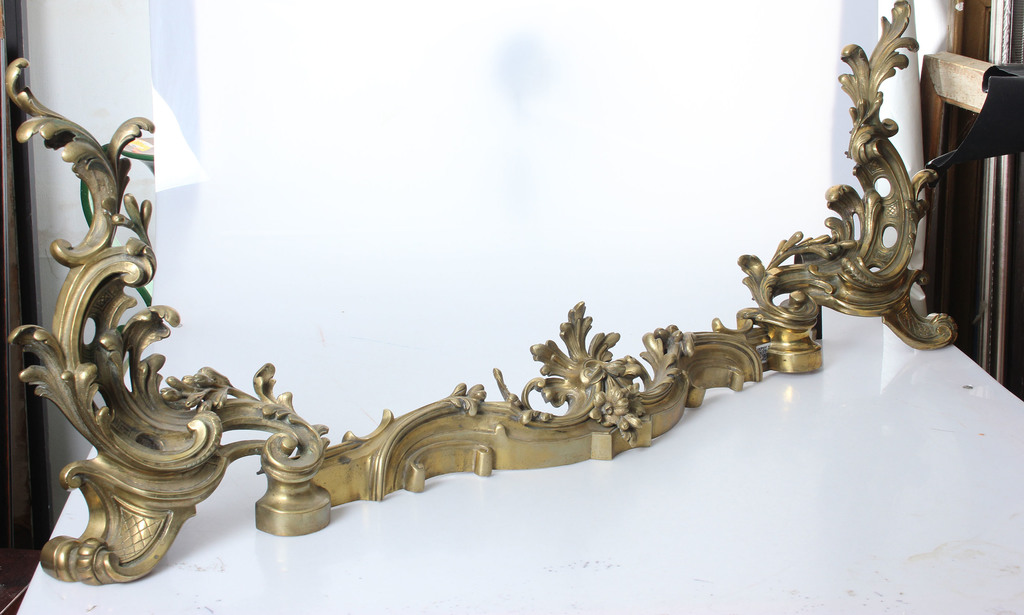 Bronze fireplace front in Rococo style
