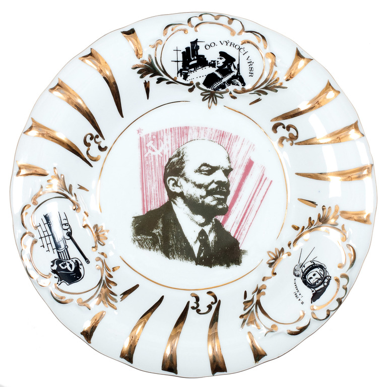 Decorative porcelain plate 