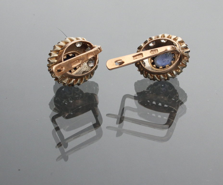 Gold earrings with fianits (20 pcs.) And artificial sapphire