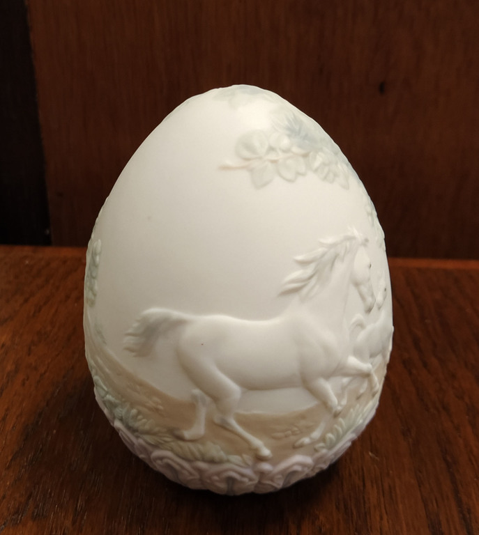 Porcelain egg
