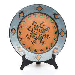 Keramikas šķīvis ar Nacionāliem ornamentiem