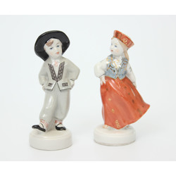 Pair of porcelain figures 