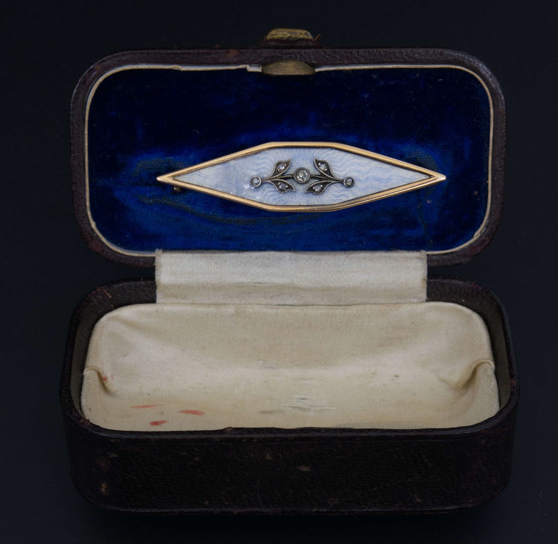 Золотая брошь Карла Фаберже с бриллиантами и эмалью