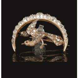 Golden brooch with diamonds