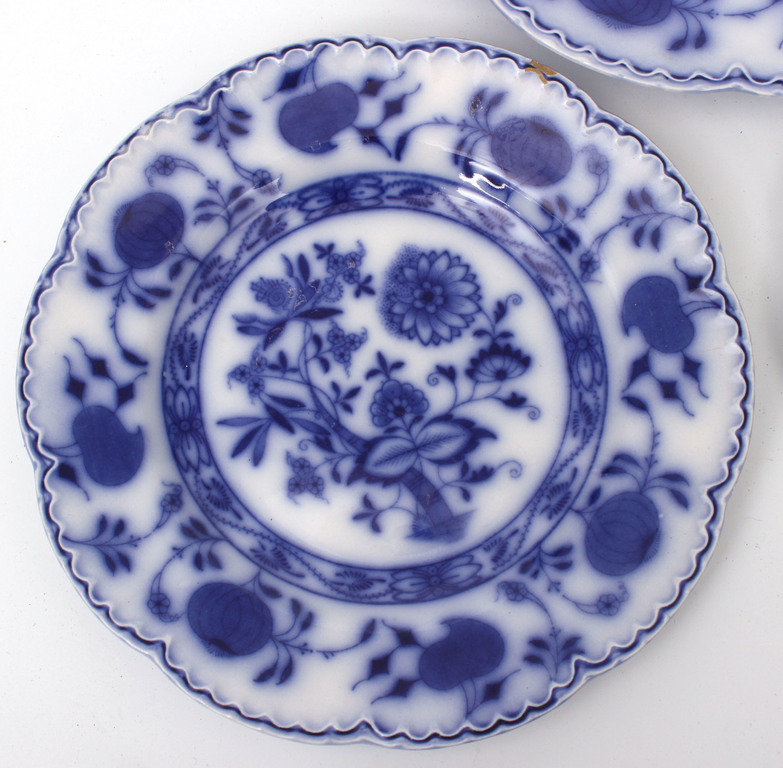 Porcelain plate set - 6 large, 6 medium, 8 small