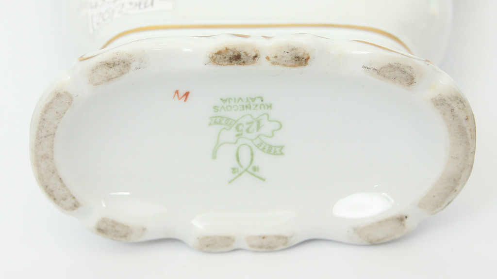 Porcelain cigar bowl