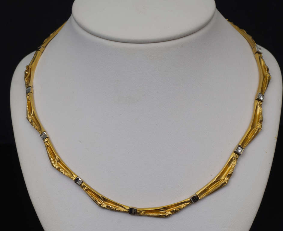 Gold necklace with brilliants 