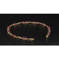 Gold bracelet with rubies