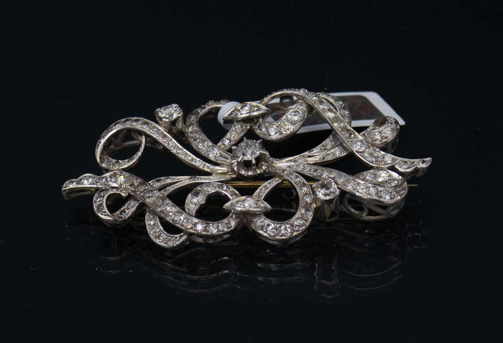 Platinum and gold brooch with brilliants