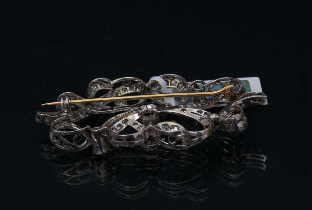 Platinum and gold brooch with brilliants