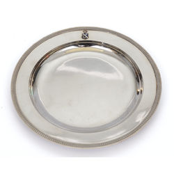 Серебряная тарелка с гербом семьи фон Рихтеров