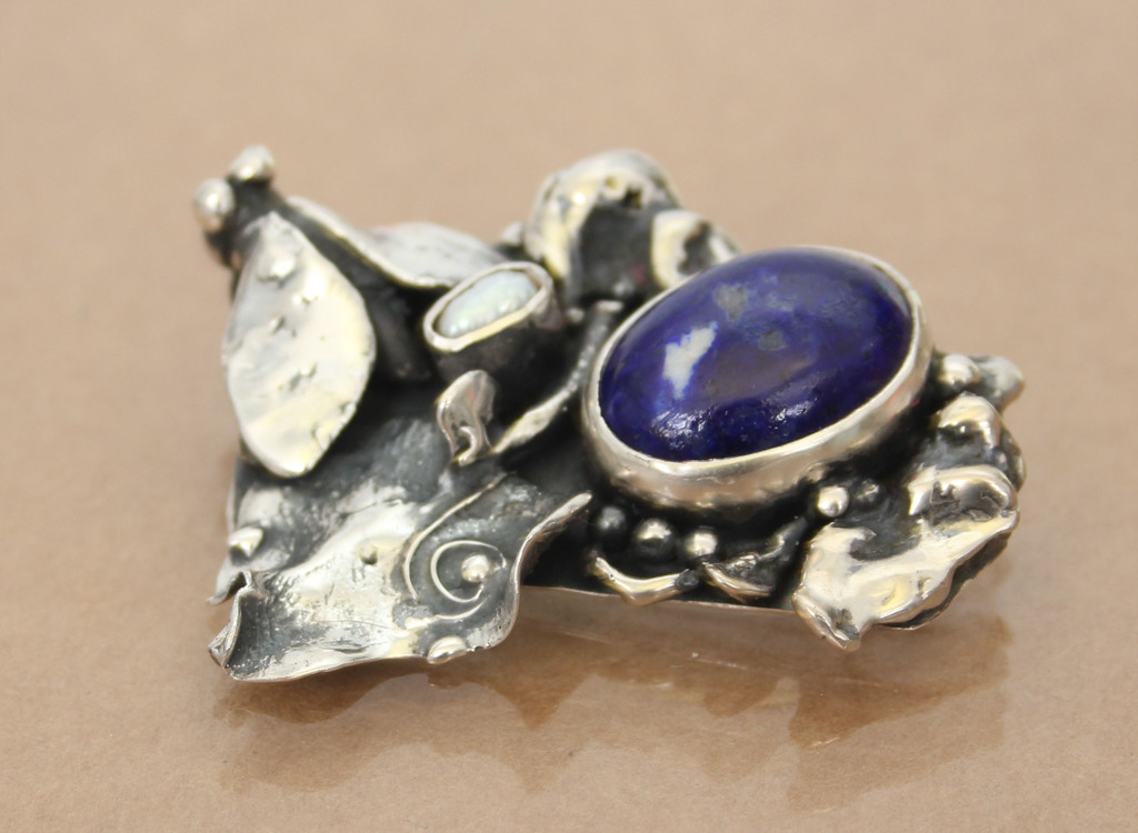 Art Nouveau Silver brooch with pearl and lazurite