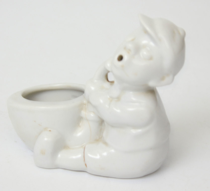 Porcelain figurine/utensil 