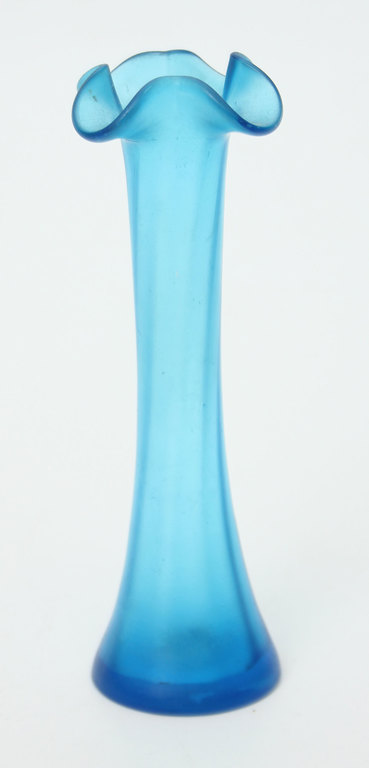 Небольшая голубая стеклянная ваза