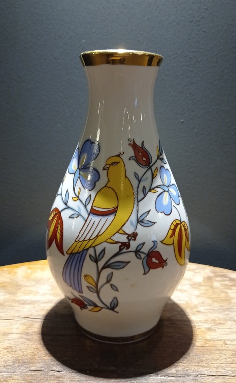 Porcelain vase 