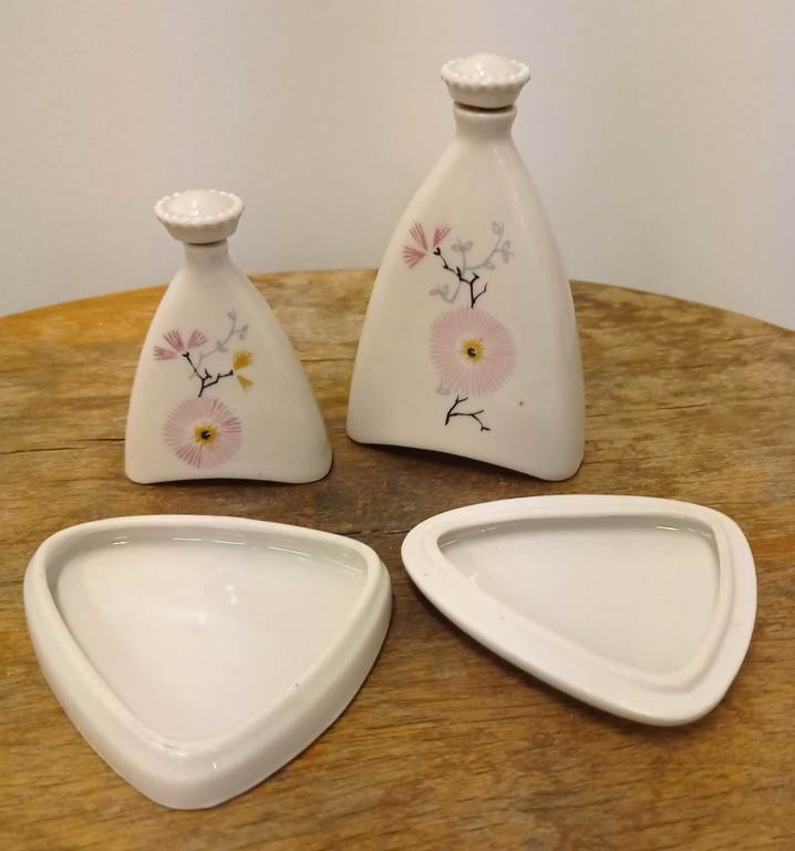 Porcelain set - Two perfume bottles and a chest